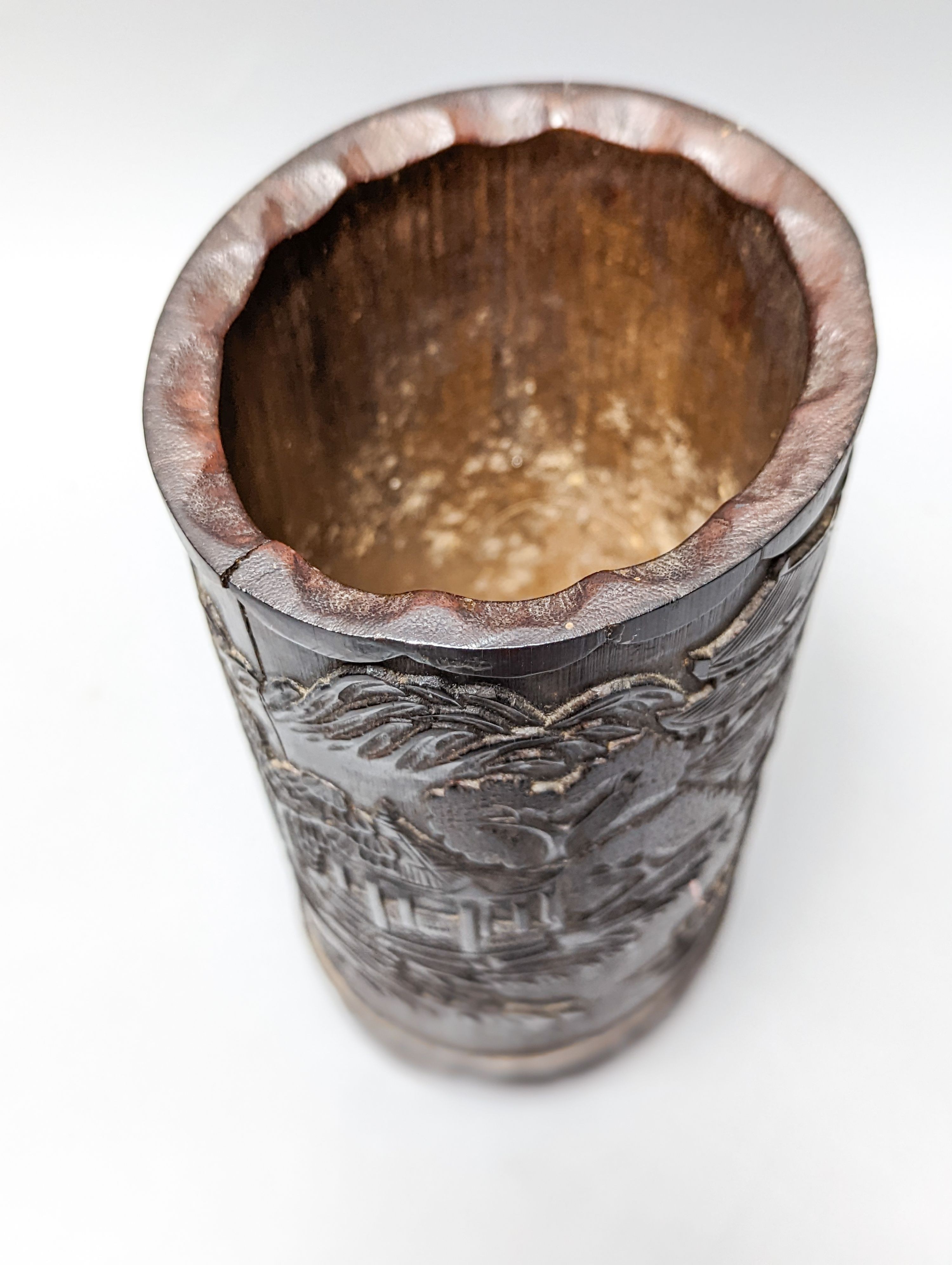 A Chinese carved bamboo brush pot 20cm
